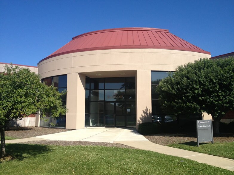 More Photos Of 1 Bronze Pointe Blvd, Swansea Office For Lease