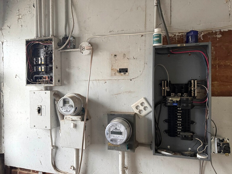 More Photos Of 1207 Hollins St, Baltimore Industrial For Sale