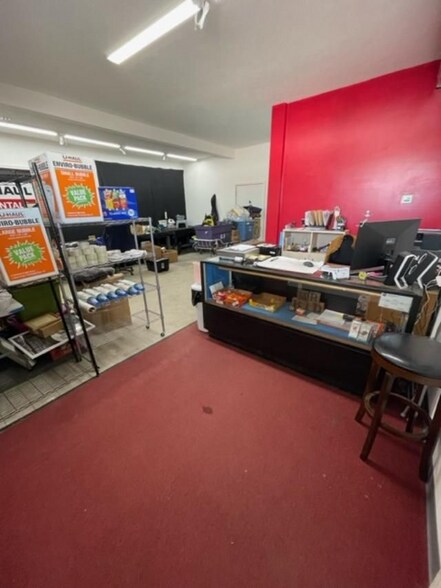 More Photos Of 722 S Liberty St, Muncie Flex For Sale