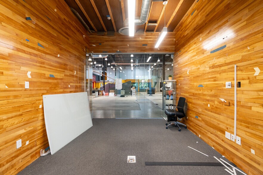 More Photos Of 2710 Media Center Dr, Los Angeles Research And Development For Lease