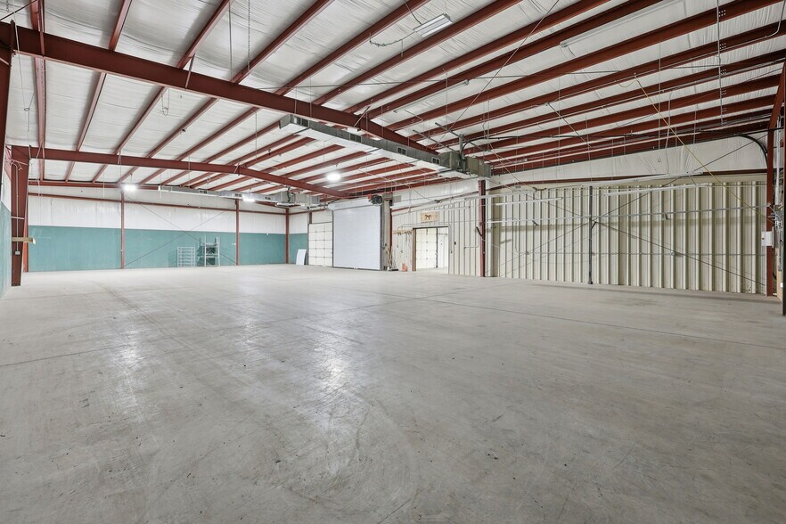 More Photos Of 3743 Old Flowery Branch Rd, Oakwood Warehouse For Lease
