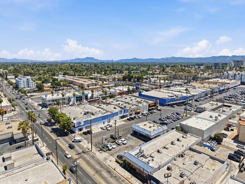 More Photos Of 6745 Van Nuys Blvd, Van Nuys Storefront Retail Office For Lease