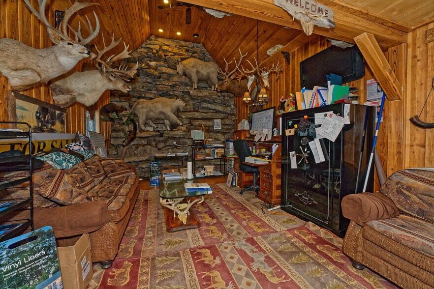 More Photos Of 671 Mariaville Rd, Schenectady Garden Center For Sale