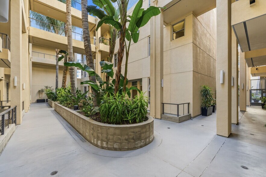 More Photos Of 133 The Promenade N, Long Beach Apartments For Sale
