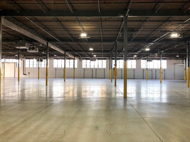 More Photos Of 700 N Rohlwing Rd, Itasca Warehouse For Lease