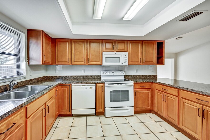 More Photos Of 4707 SW 8th Pl, Cape Coral Apartments For Sale