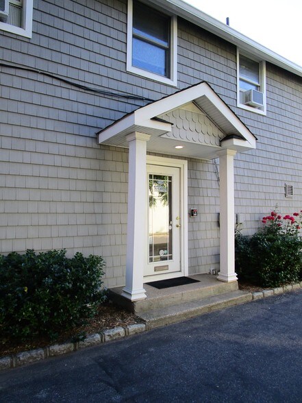 More Photos Of 417 Main St, Islip Office Residential For Lease