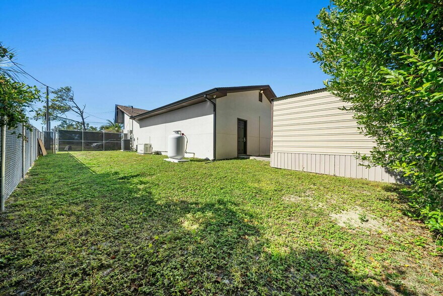 More Photos Of 726 Airport Rd, Panama City Loft Creative Space For Lease