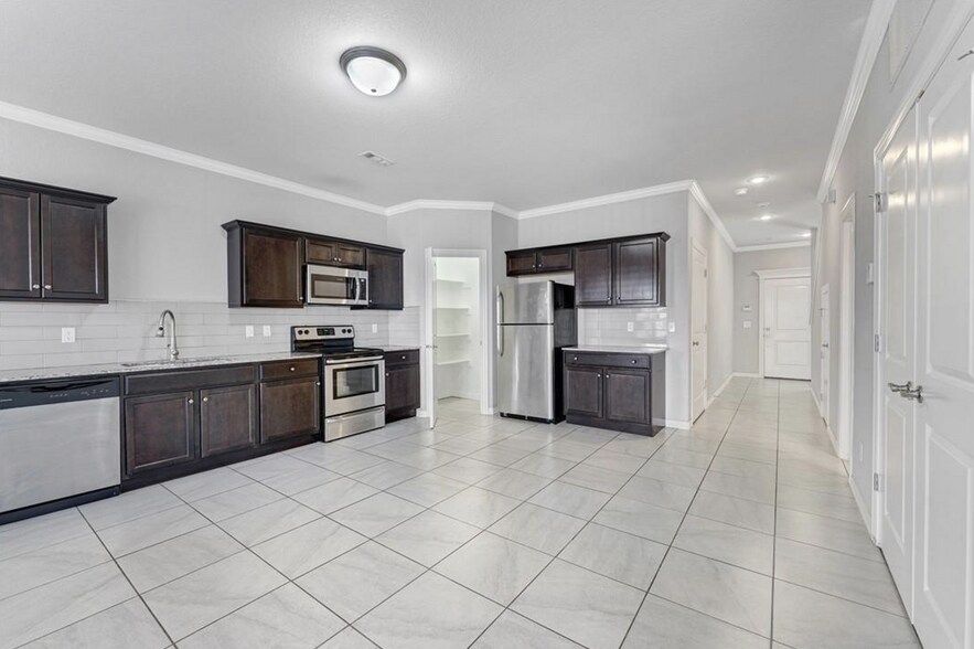 More Photos Of 2755 W Kilimanjaro Way, Rogers Multifamily For Sale
