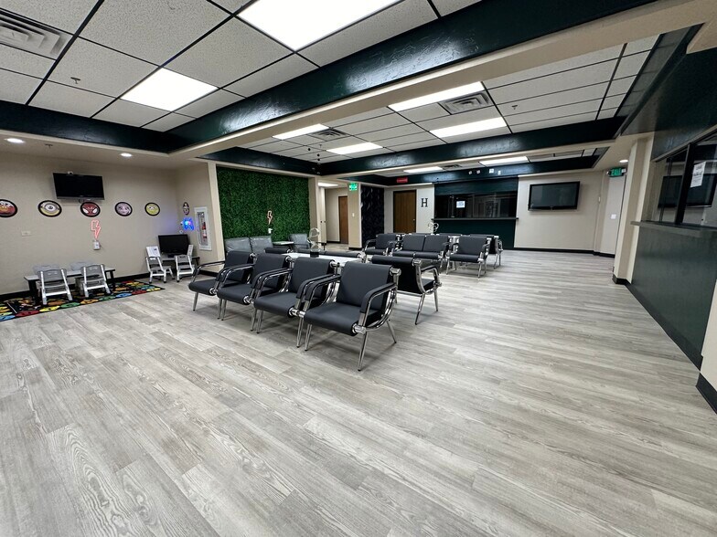 More Photos Of 1201 S Douglas Blvd, Midwest City Office For Lease