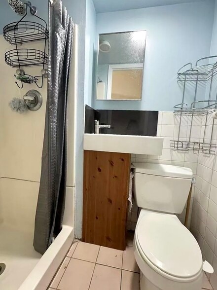 More Photos Of 141 Grand St, New York Storefront Retail Office For Sale