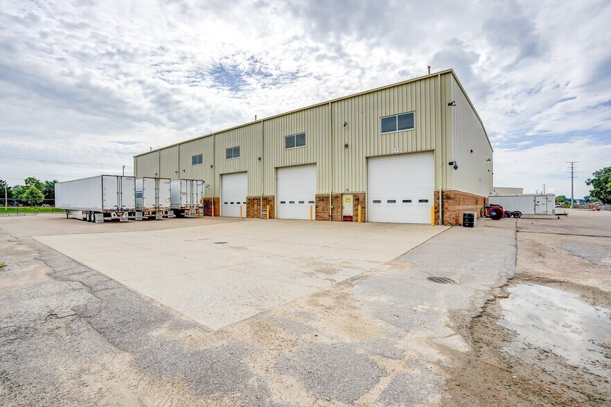 More Photos Of 2180 Pennsylvania Ave, Madison Showroom For Sale