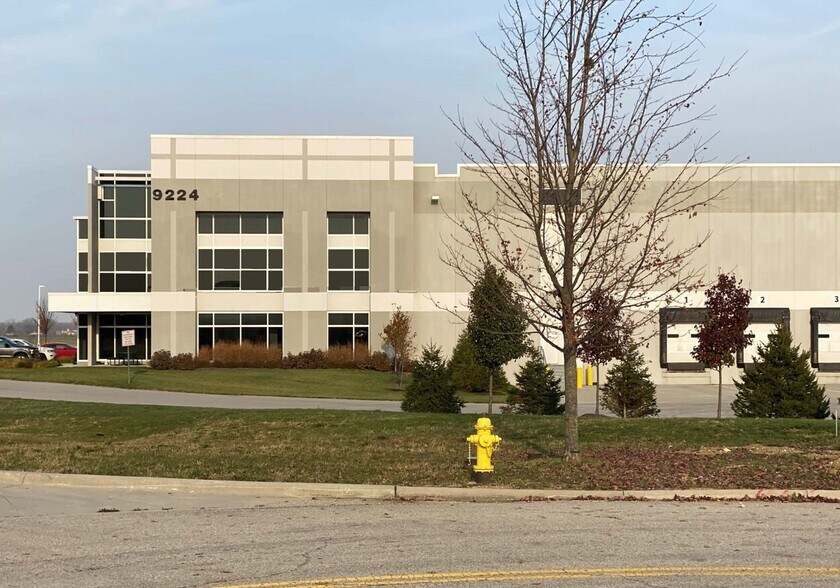 More Photos Of 9224 Intermodal Ct N, Columbus Warehouse For Lease