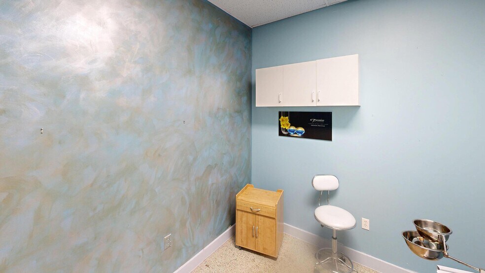 More Photos Of 225 N Ronald Reagan Blvd, Longwood General Retail For Sale