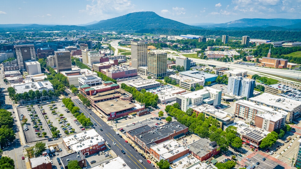More Photos Of 420 Broad St, Chattanooga Storefront For Lease