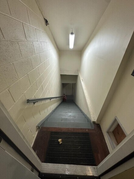 More Photos Of 62-66 McWhorter St, Newark Warehouse For Lease