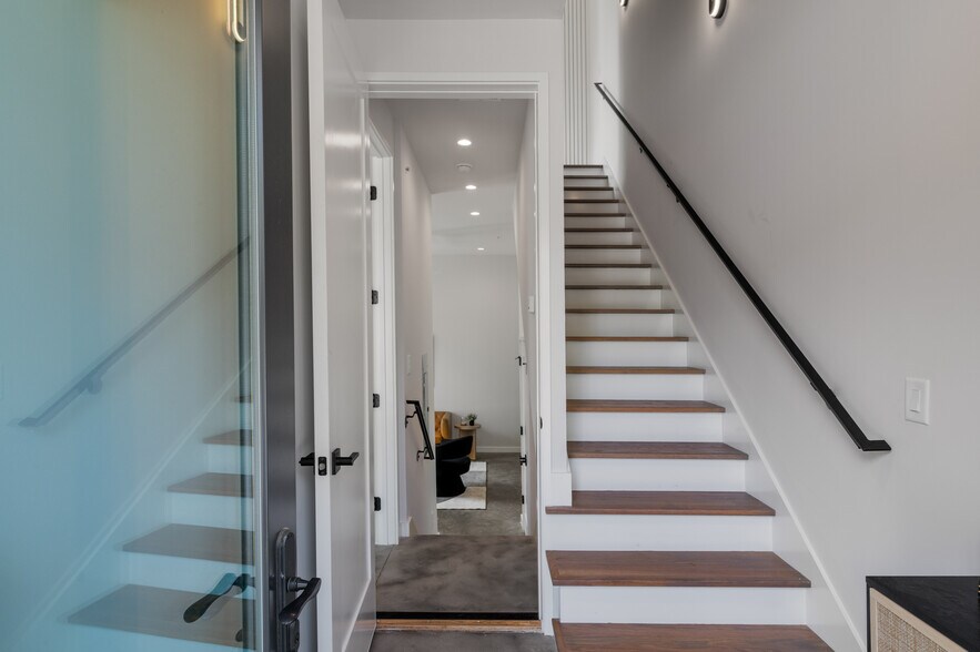 More Photos Of 105 Georgia Ave SE, Atlanta Apartments For Sale