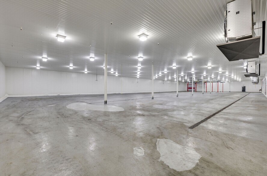 More Photos Of 904 Regal Row, Dallas Refrigeration Cold Storage For Lease