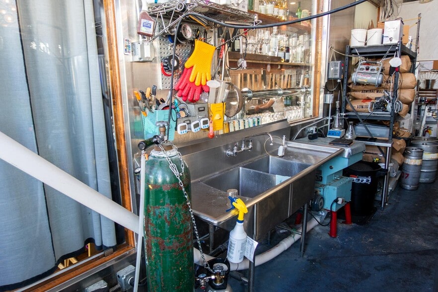 More Photos Of 1700-1712 1/2 W Sunset Blvd, Los Angeles Apartments For Lease