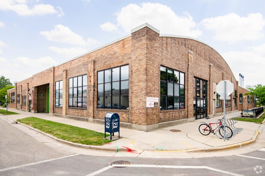Primary Photo Of 931 E Main St, Madison Manufacturing For Lease
