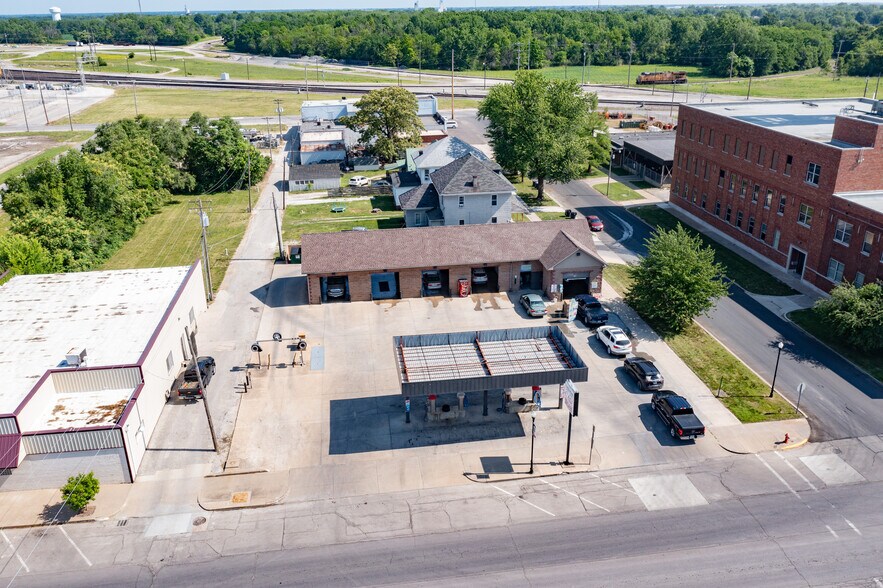 More Photos Of 301 W Coates St, Moberly Specialty For Sale
