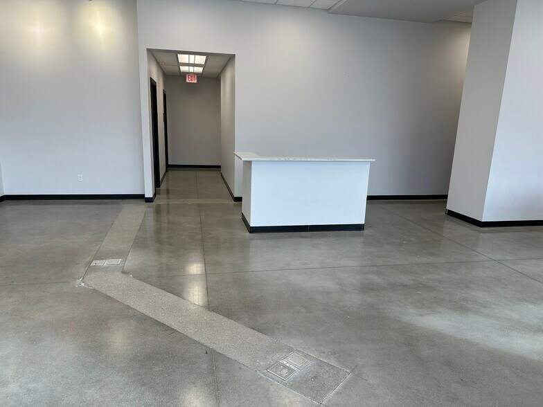 More Photos Of 1005 8th St SW, Altoona Storefront For Lease