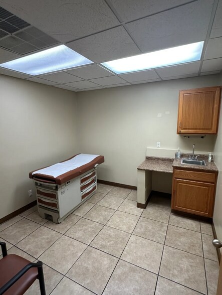 More Photos Of 9717-9731 Prairie Ave, Highland Medical For Sale