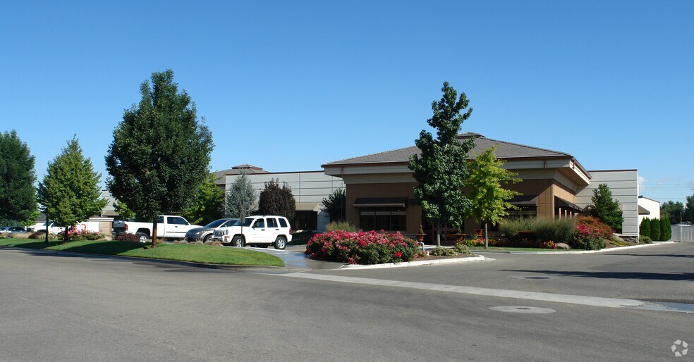 Primary Photo Of 1250 E Iron Eagle Dr, Eagle Showroom For Lease