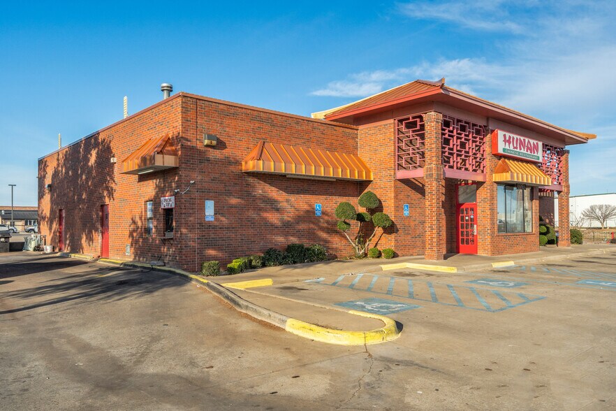 More Photos Of 4516 Maplewood Ave, Wichita Falls General Retail For Sale