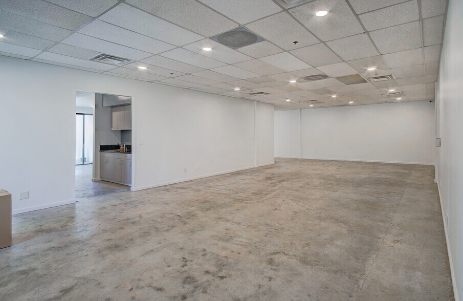More Photos Of 11990 Hertz St, Moorpark Warehouse For Sale