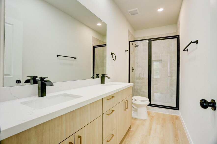 More Photos Of 8314 Williamsdell, Houston Specialty For Sale