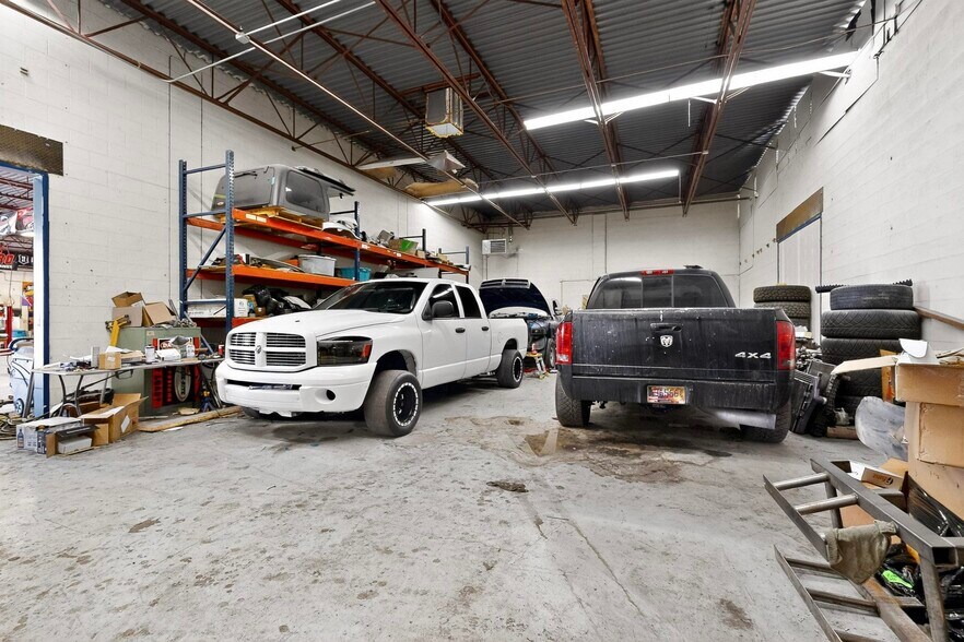 More Photos Of 2105 Aztec Rd NE, Albuquerque Warehouse For Sale