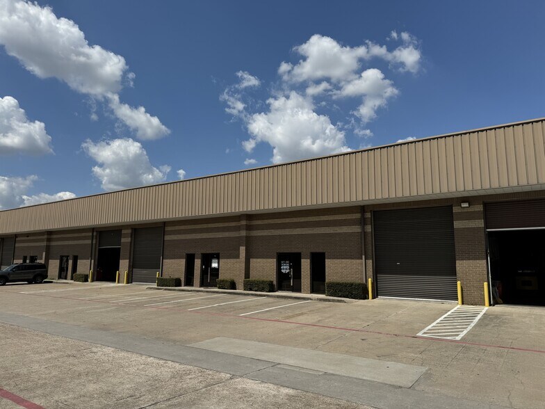 More Photos Of 5829 W Sam Houston Pky N, Houston Flex For Lease