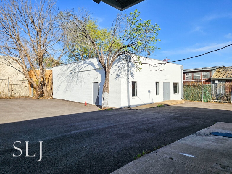 More Photos Of 1100 S Akard St, Dallas Flex For Lease