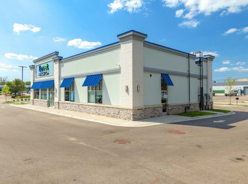 More Photos Of 3500 Alpine Ave NW, Walker Veterinarian Kennel For Sale