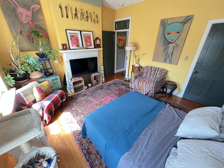 More Photos Of 1438-1442 Light St, Baltimore Showroom For Sale
