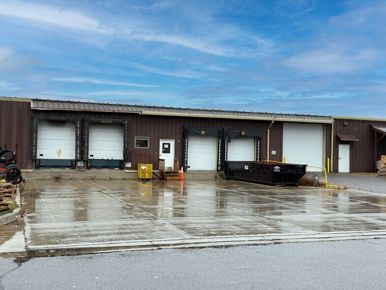 More Photos Of 1104 SE 8th St, Grand Rapids Industrial For Lease