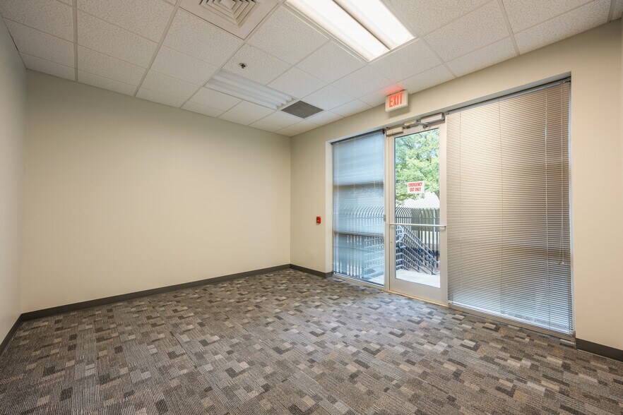 More Photos Of 5555 Northwest Pky, San Antonio Office For Lease