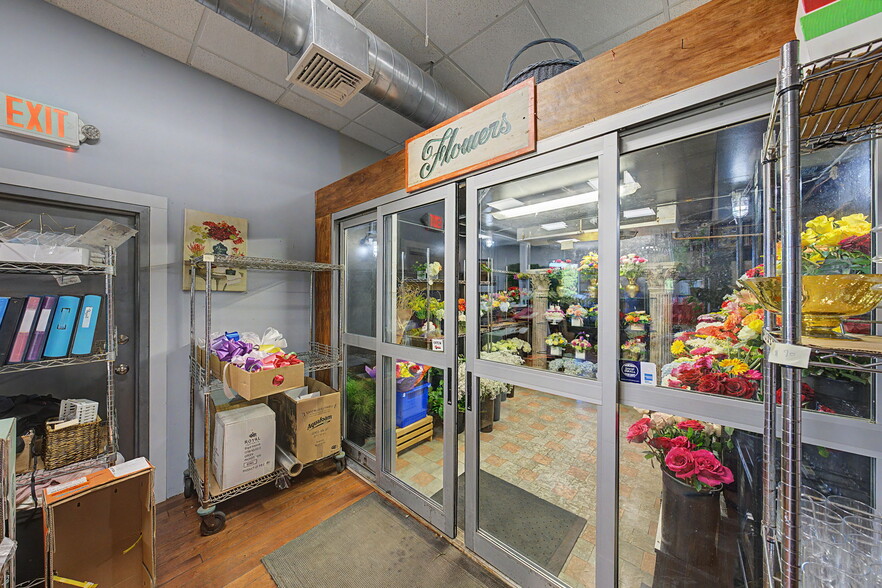 More Photos Of 185 D, New Milford Storefront Retail Office For Lease