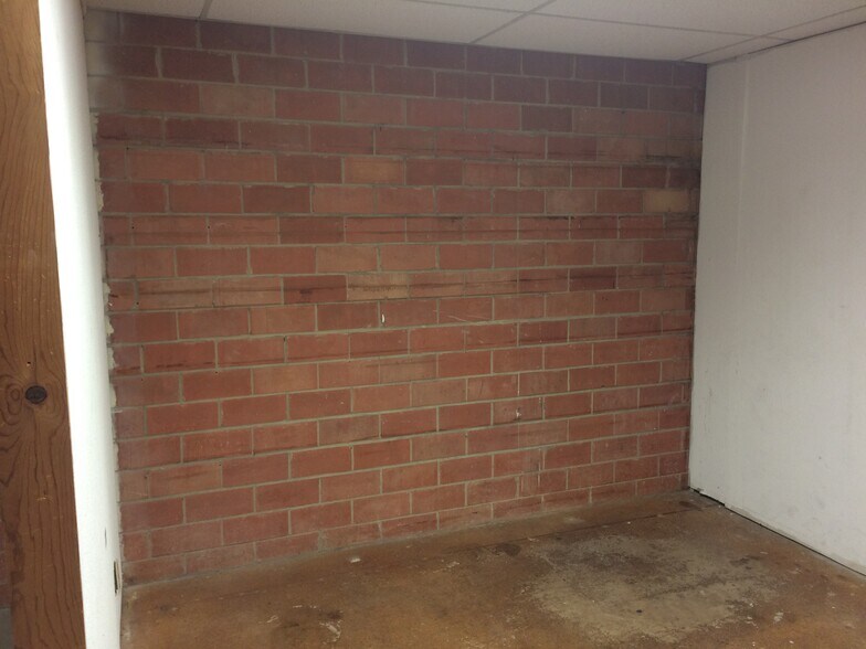 More Photos Of 8446 Gault Ln, San Antonio Light Distribution For Lease