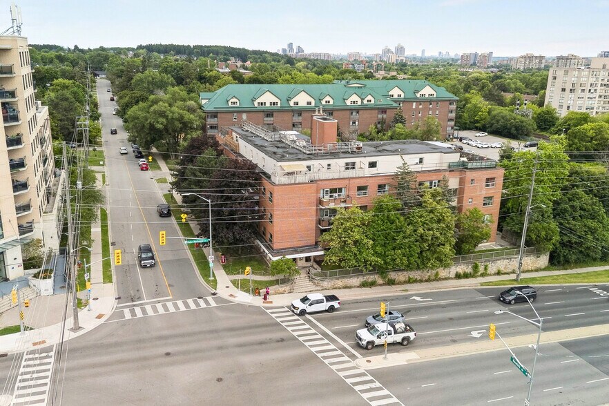 More Photos Of 391 Major Mackenzie Dr E, Richmond Hill Apartments For Sale