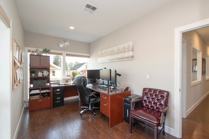 More Photos Of 495 Spruce St, Sequim Office For Sale