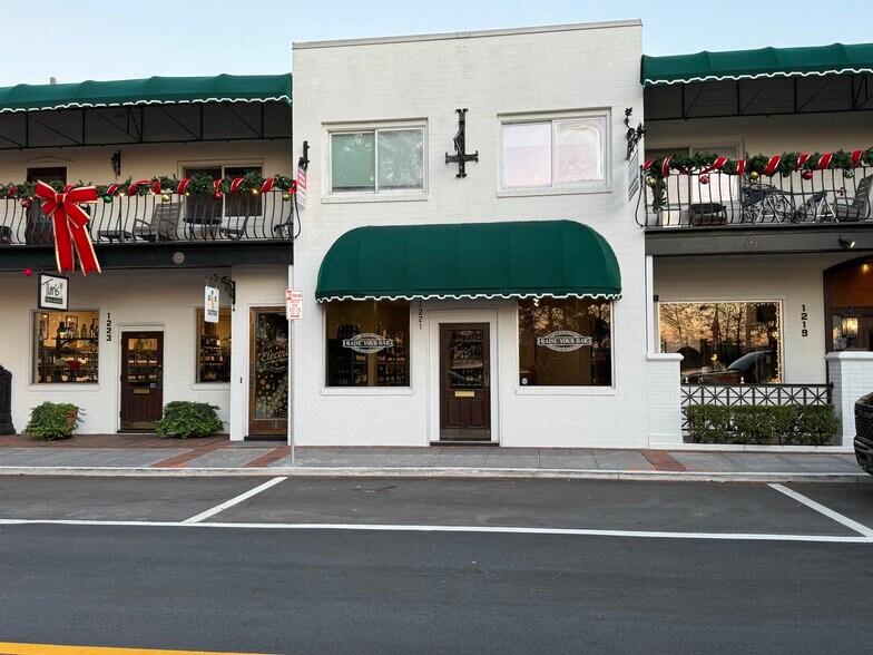 More Photos Of 1221 N Orange Ave, Orlando Storefront Retail Office For Lease