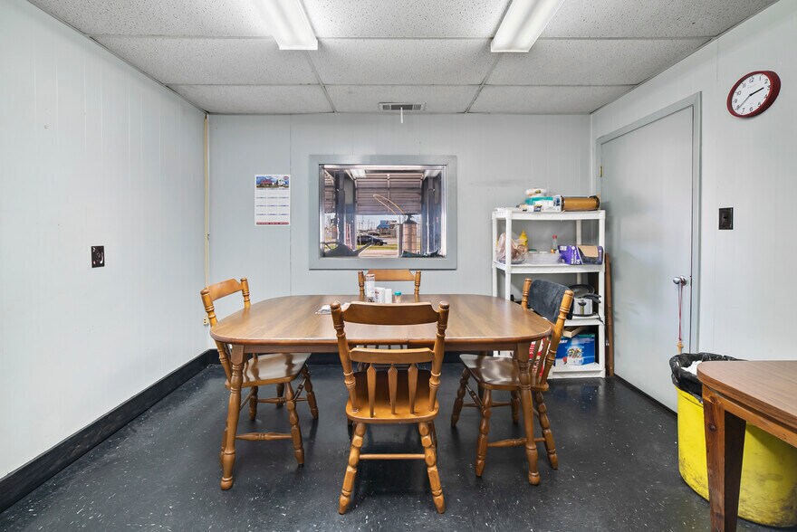 More Photos Of 3237 W Bay St, Savannah Warehouse For Sale
