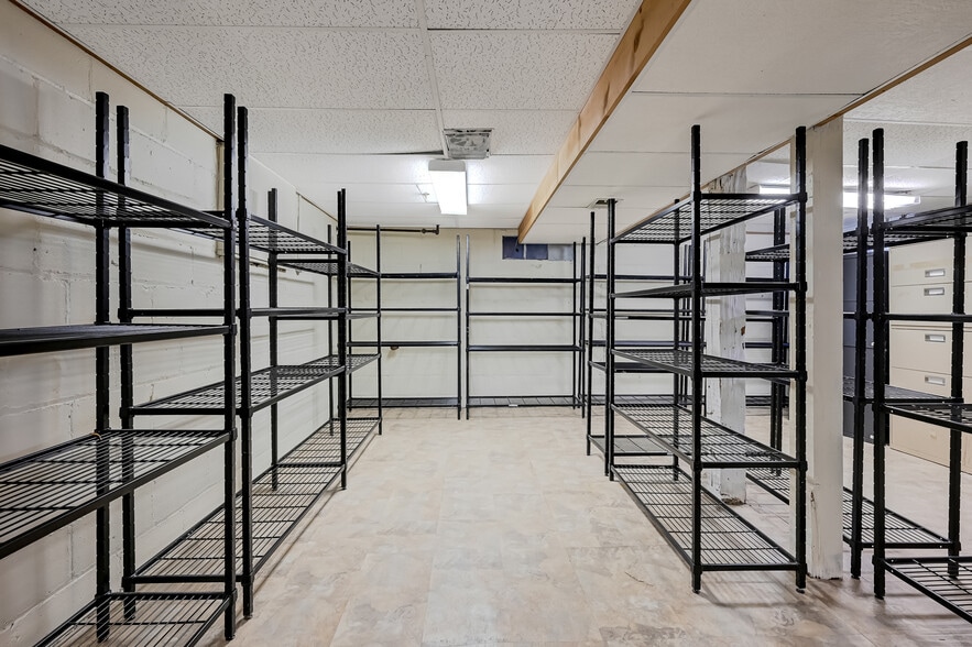 More Photos Of 15 N Lincoln St, Hinsdale Office For Sale