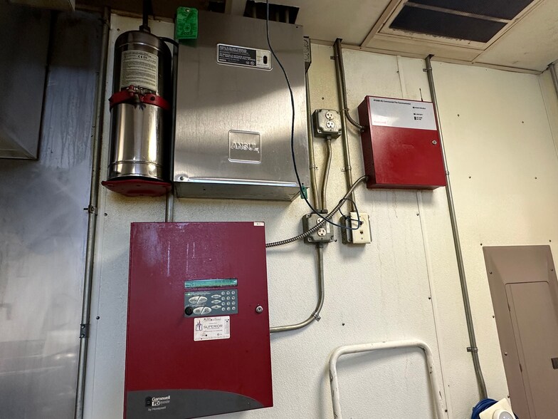 More Photos Of 105 S 3rd St, Rogers Restaurant For Lease