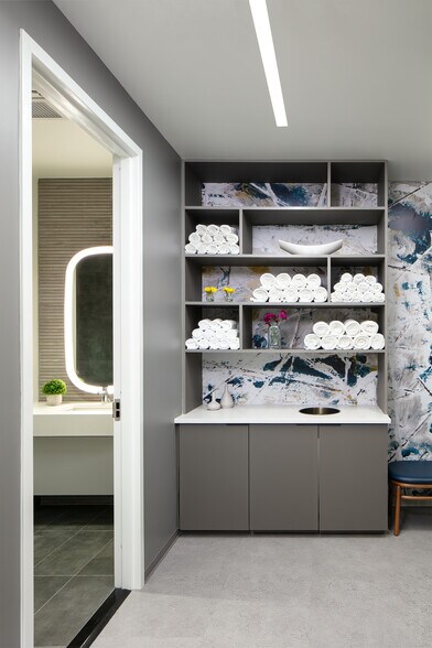 More Photos Of 6350 Walker Ln, Alexandria Unknown For Lease