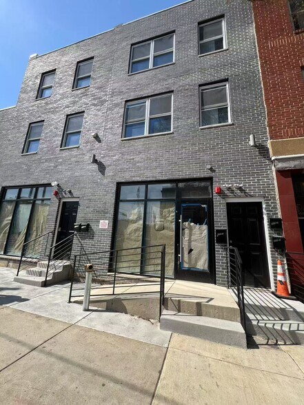 Primary Photo Of 405 Girard St, Philadelphia Storefront Retail Residential For Lease