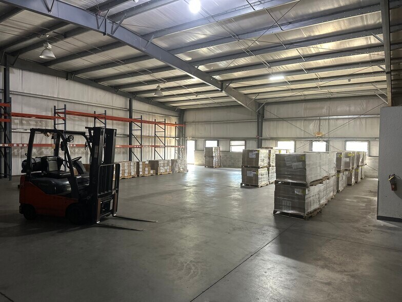 More Photos Of 1817 Greenleaf Ln, Leesburg Light Distribution For Lease
