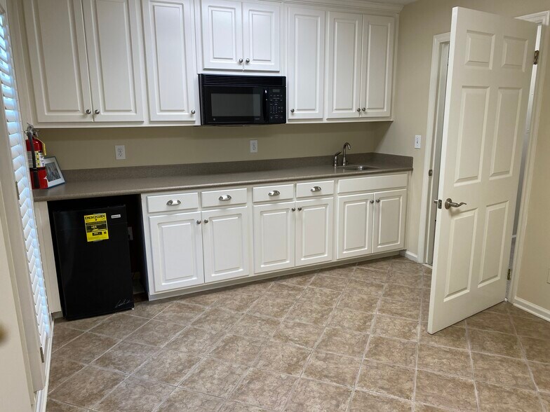 More Photos Of 1320 Wynnton Rd, Columbus Office For Lease